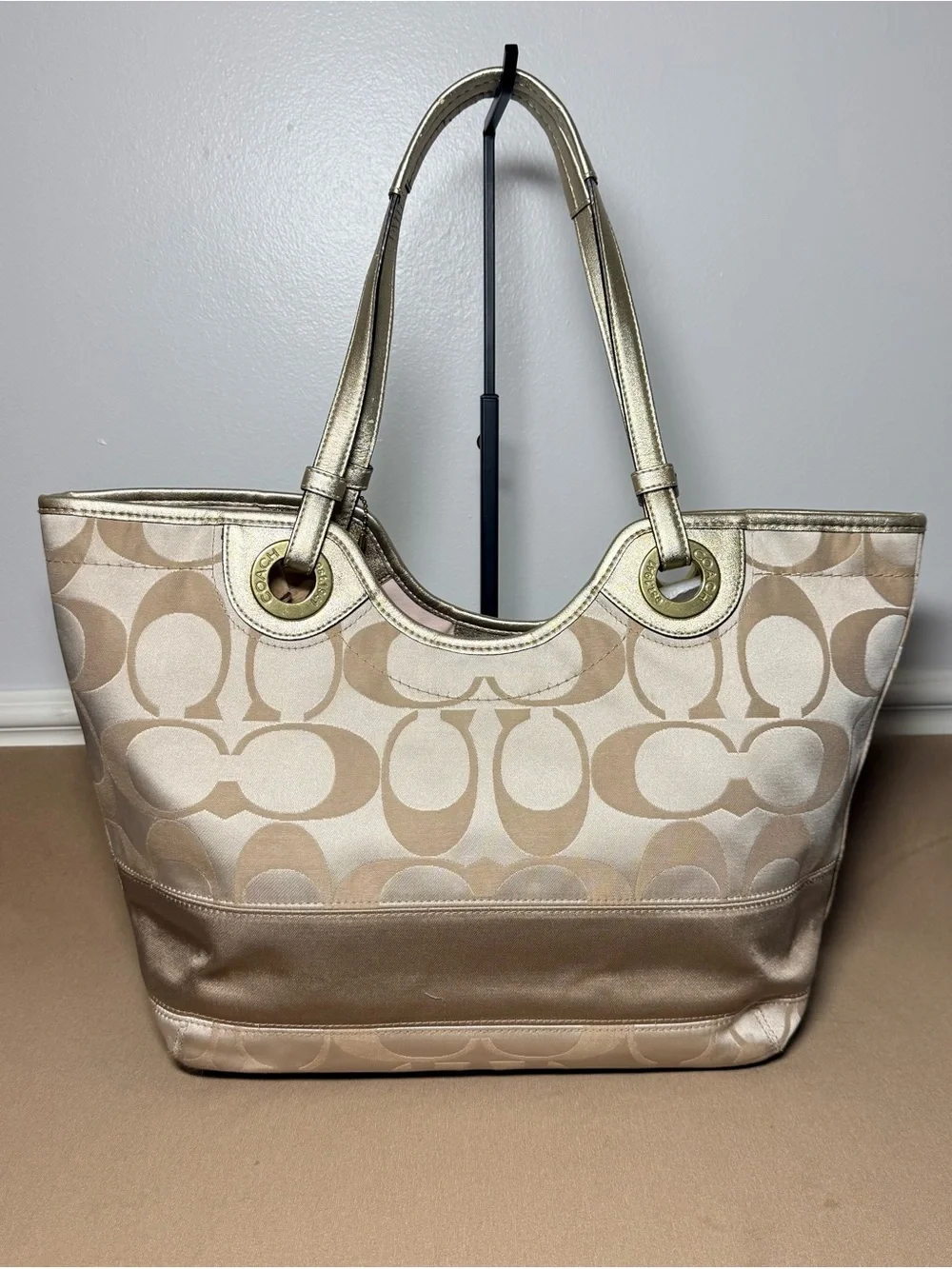 ✨ Coach Signature C Jacquard Tote - Beige & Metallic Gold ✨